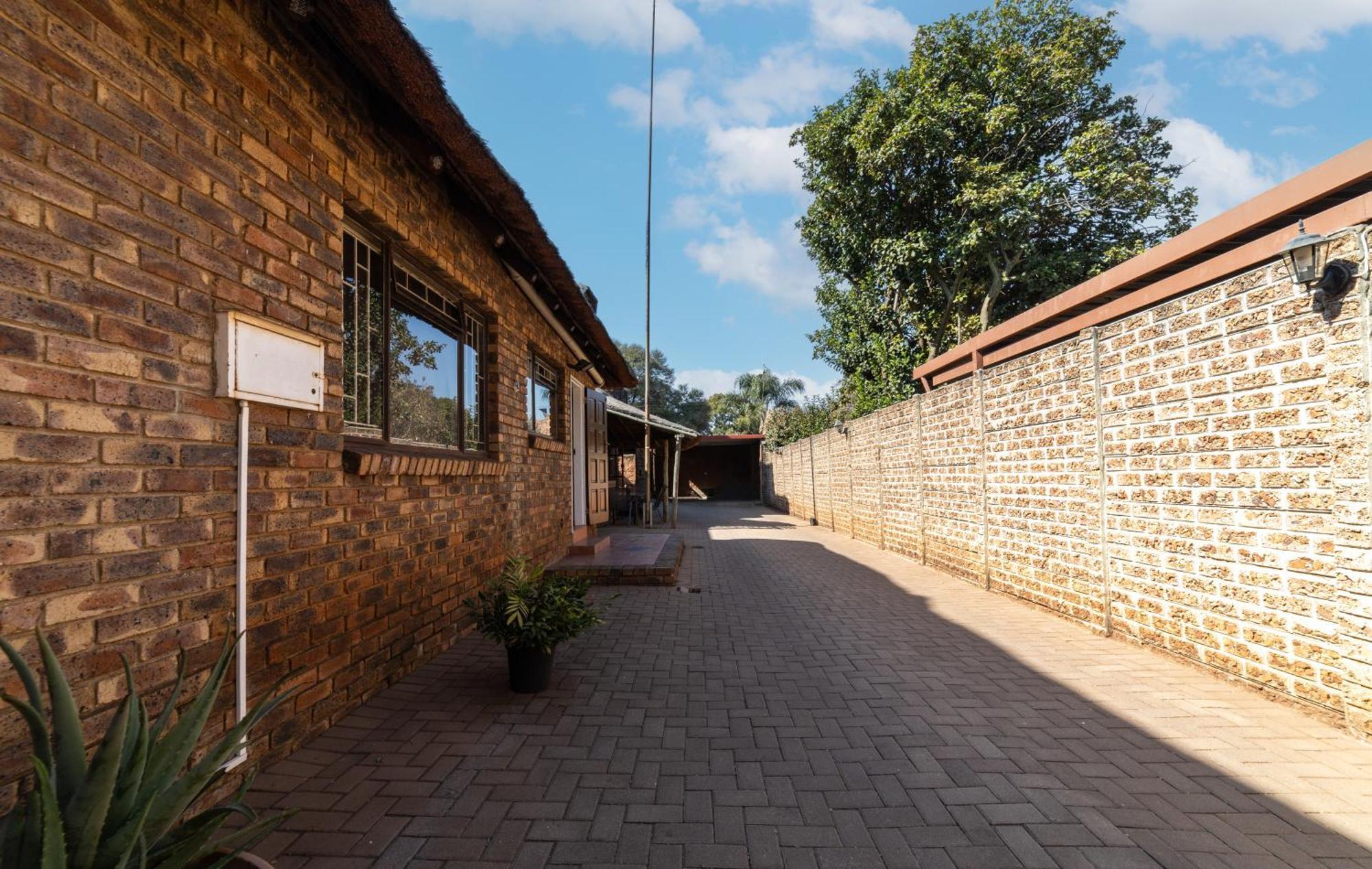 Thatch Haven Guesthouse Centurion Exterior photo